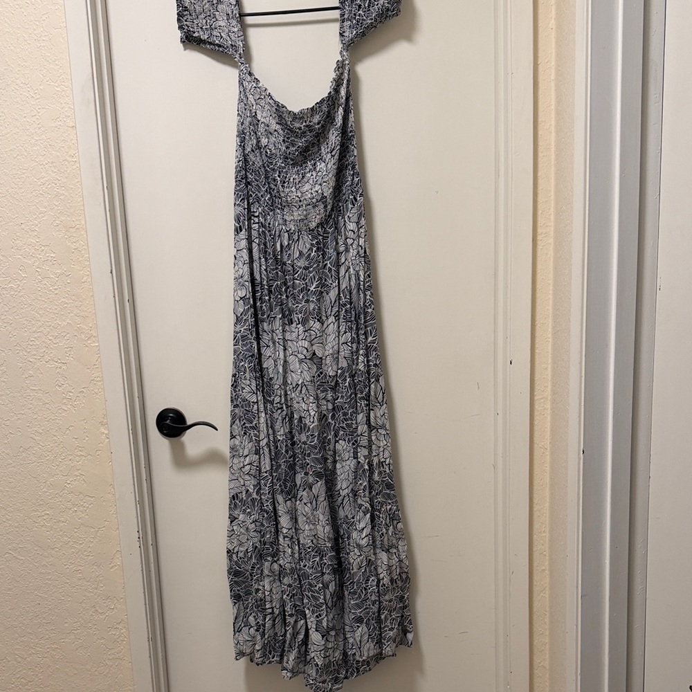 Chic Black and White Floral Maxi Dress